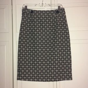 Black and white skirt. Size M.